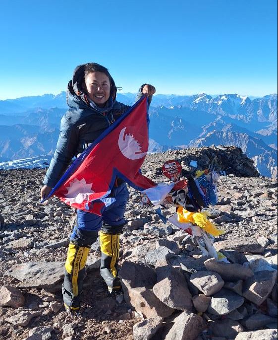 नेपाली आरोही पाण्डेद्वारा ल्याटिन अमेरिकाको सर्वोच्च शिखर आकोन्कागुआको सफल आरोहण