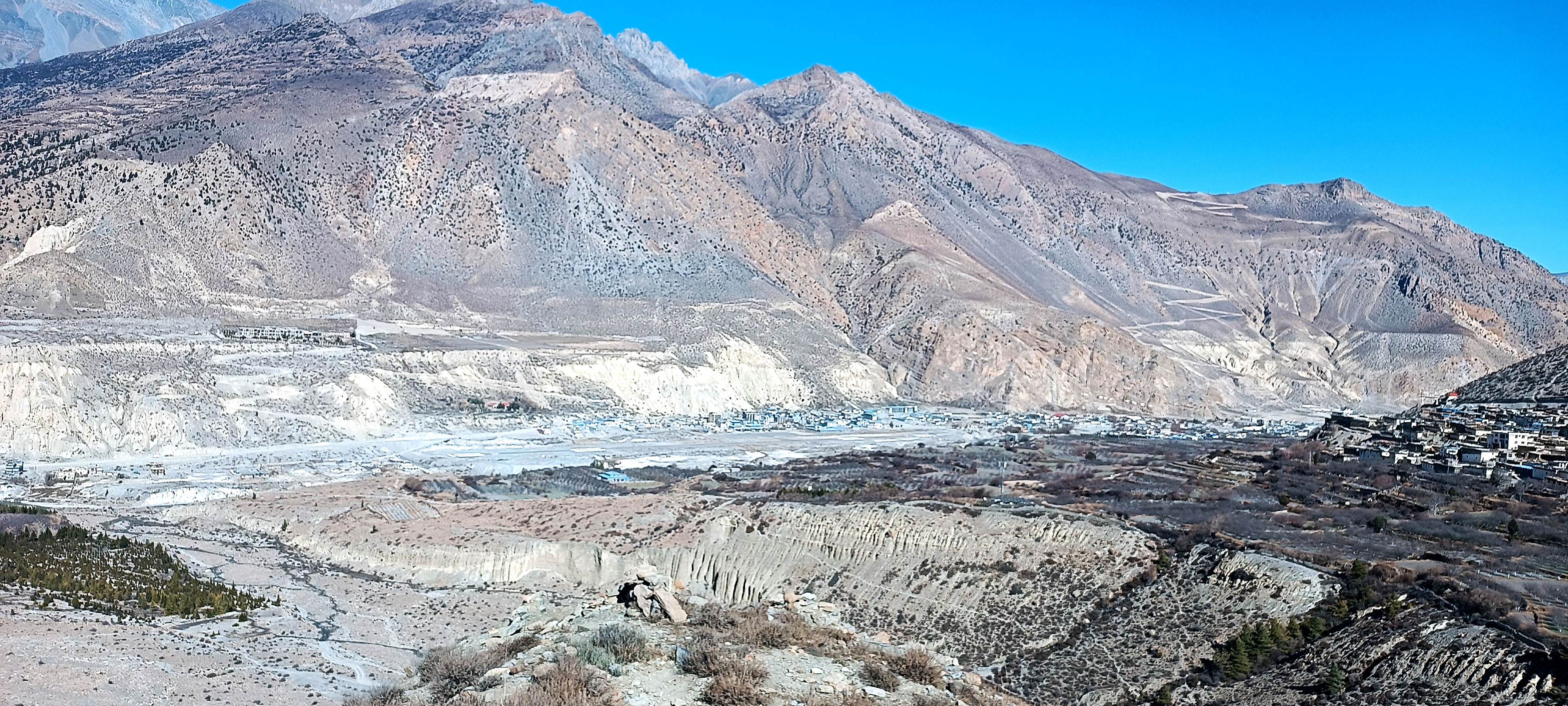 हिमपात नहुँदा सुख्खा देखिए जोमसोम र आसपासका क्षेत्र