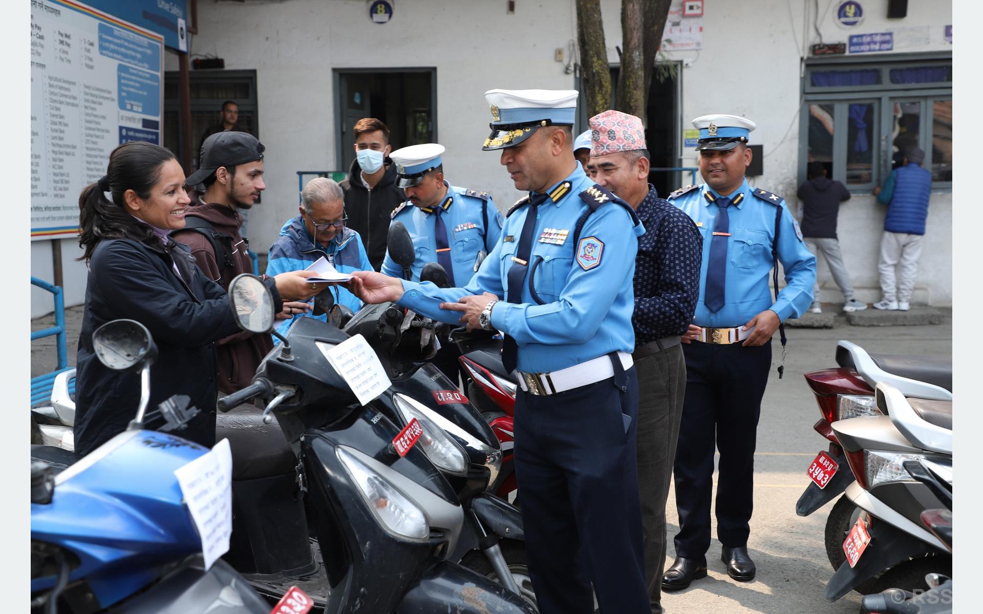 हराएका सवारी साधन सम्बन्धित धनीलाई हस्तान्तरण