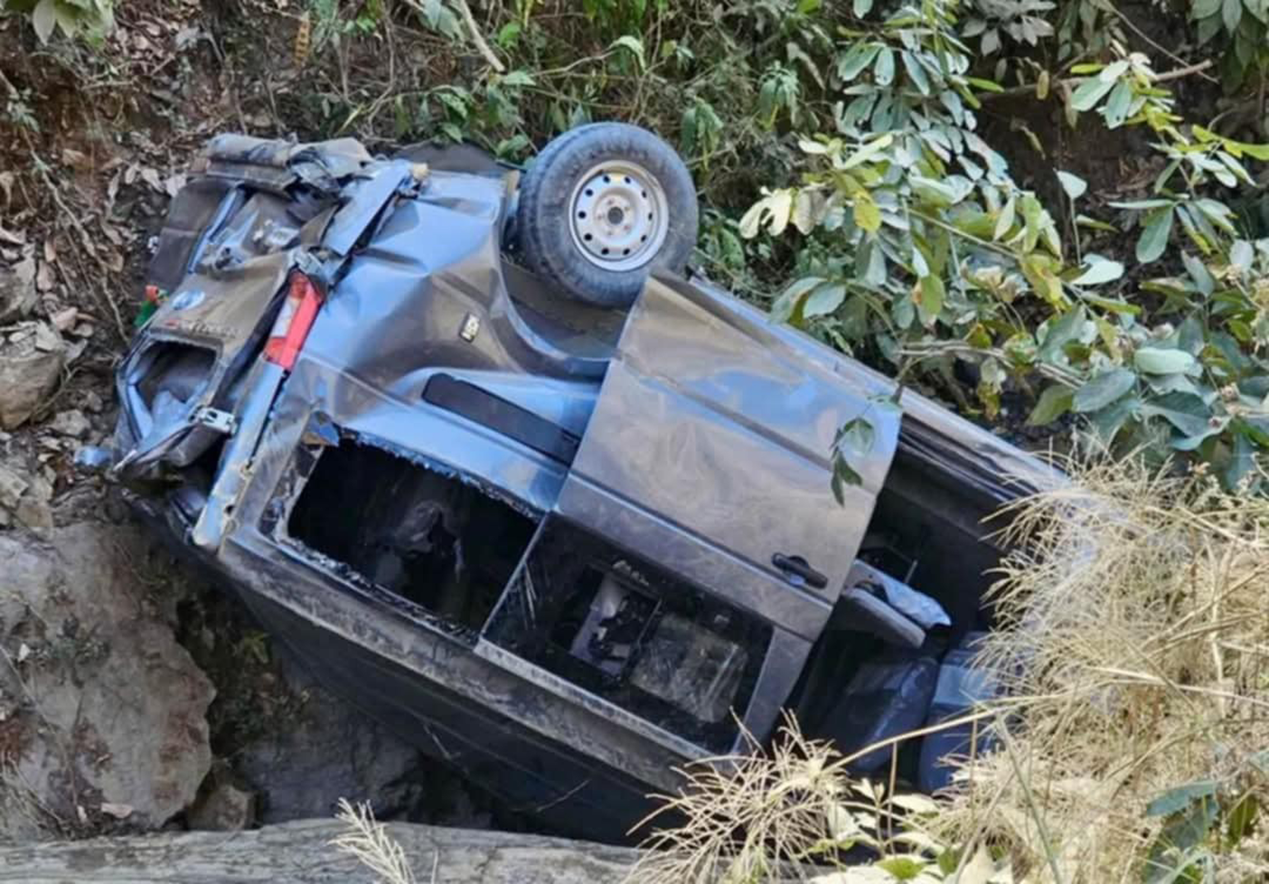 गोरखामा सवारी दुर्घटना हुँदा एक जनाको मृत्यु, १४ घाइते