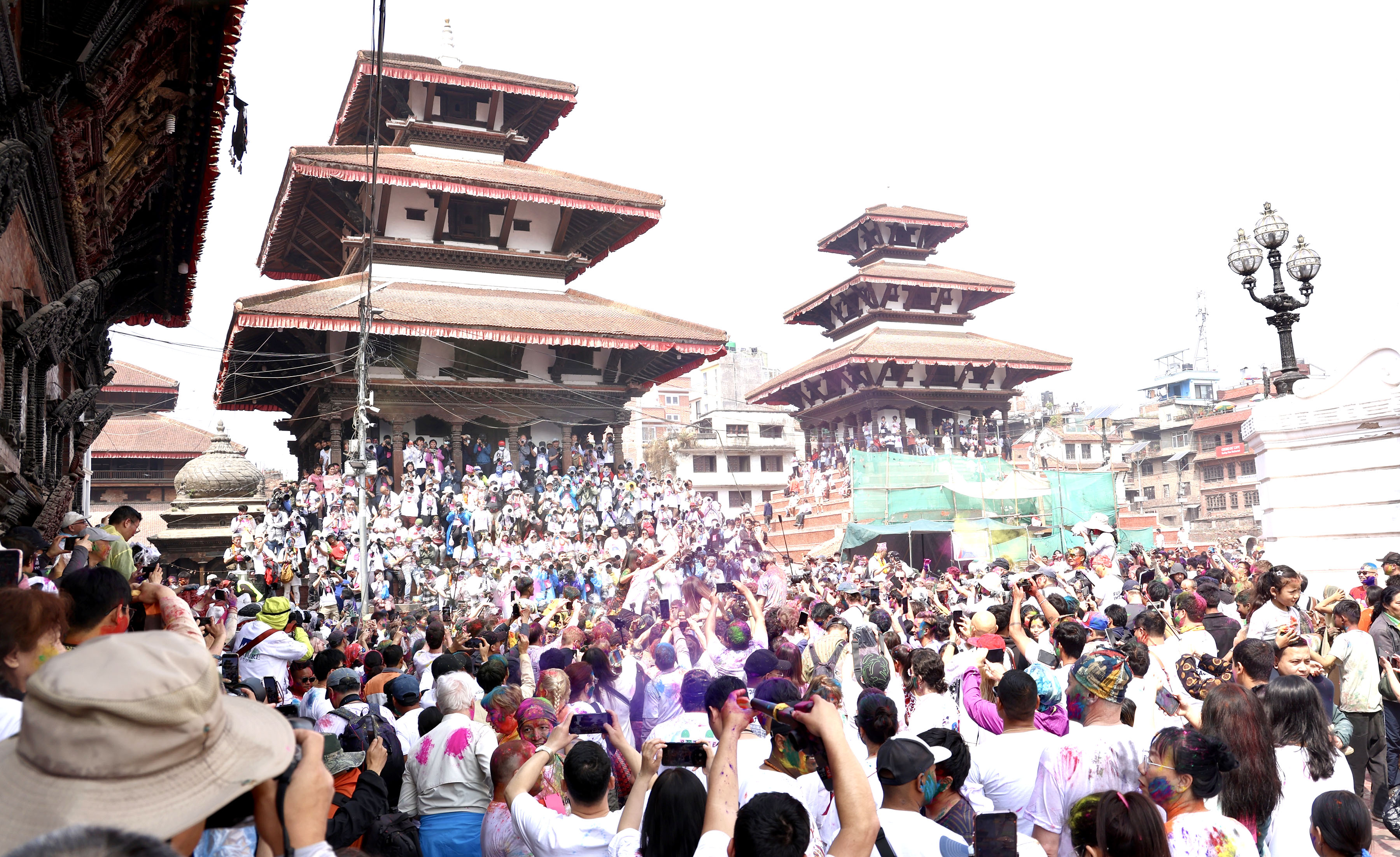 होली मनाउने क्रममा उच्छृङ्खल गतिविधि गरेको आरोपमा ५५ जना प्रहरी नियन्त्रणमा