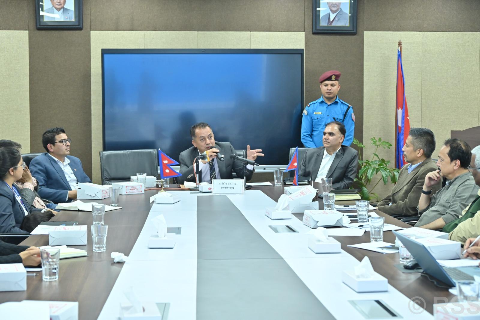 वन डढेलो नियन्त्रणका लागि कार्ययोजना बनाएरै लाग्नुपर्नेमा जोड