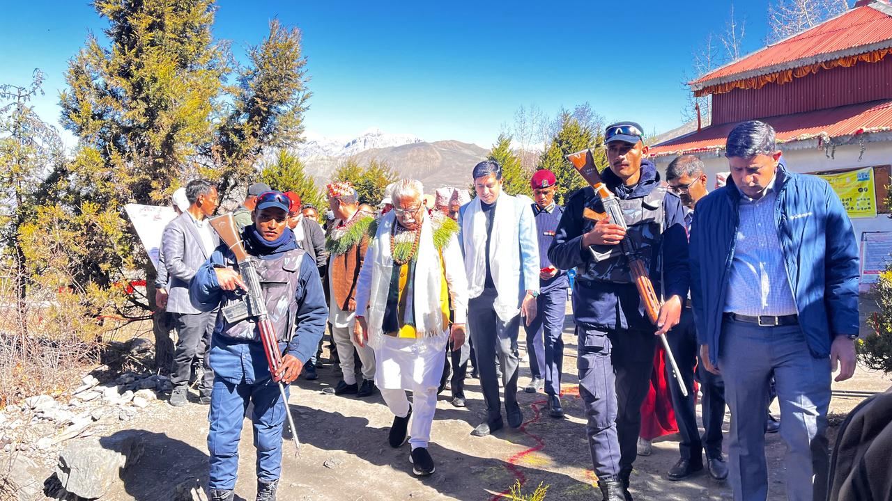 भारतीय विद्युत्मन्त्रीद्वारा मुक्तिनाथमा पूजार्चना