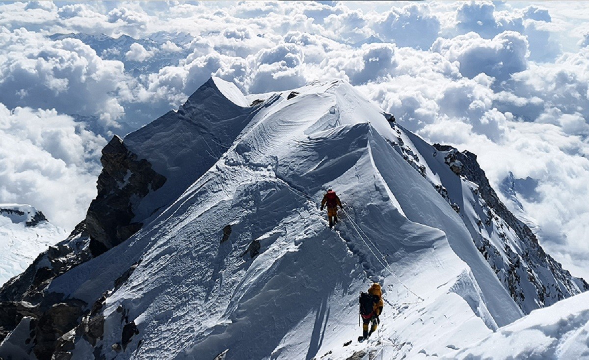 अन्नपूर्ण आरोहण सुरु, एकै दिन ३२ आरोही चुचुरोमा