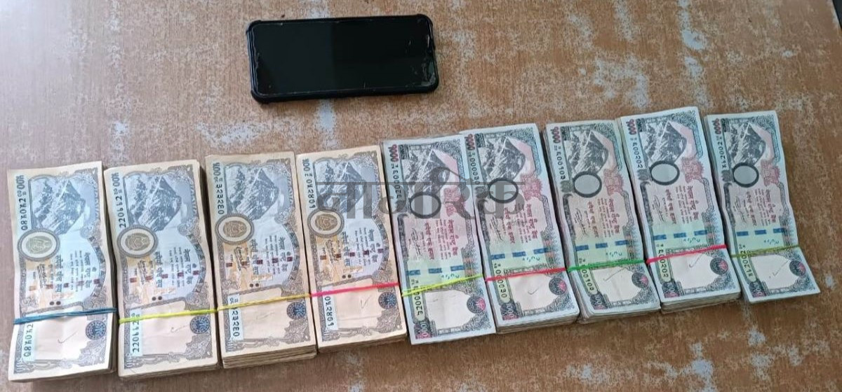 स्रोत नखुलेको सात लाखसहित भारतीय नागरिक पक्राउ