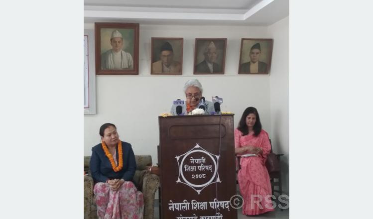 पूर्वसचिव पाण्डेको ‘सम्झनाका फूलहरू’ बजारमा