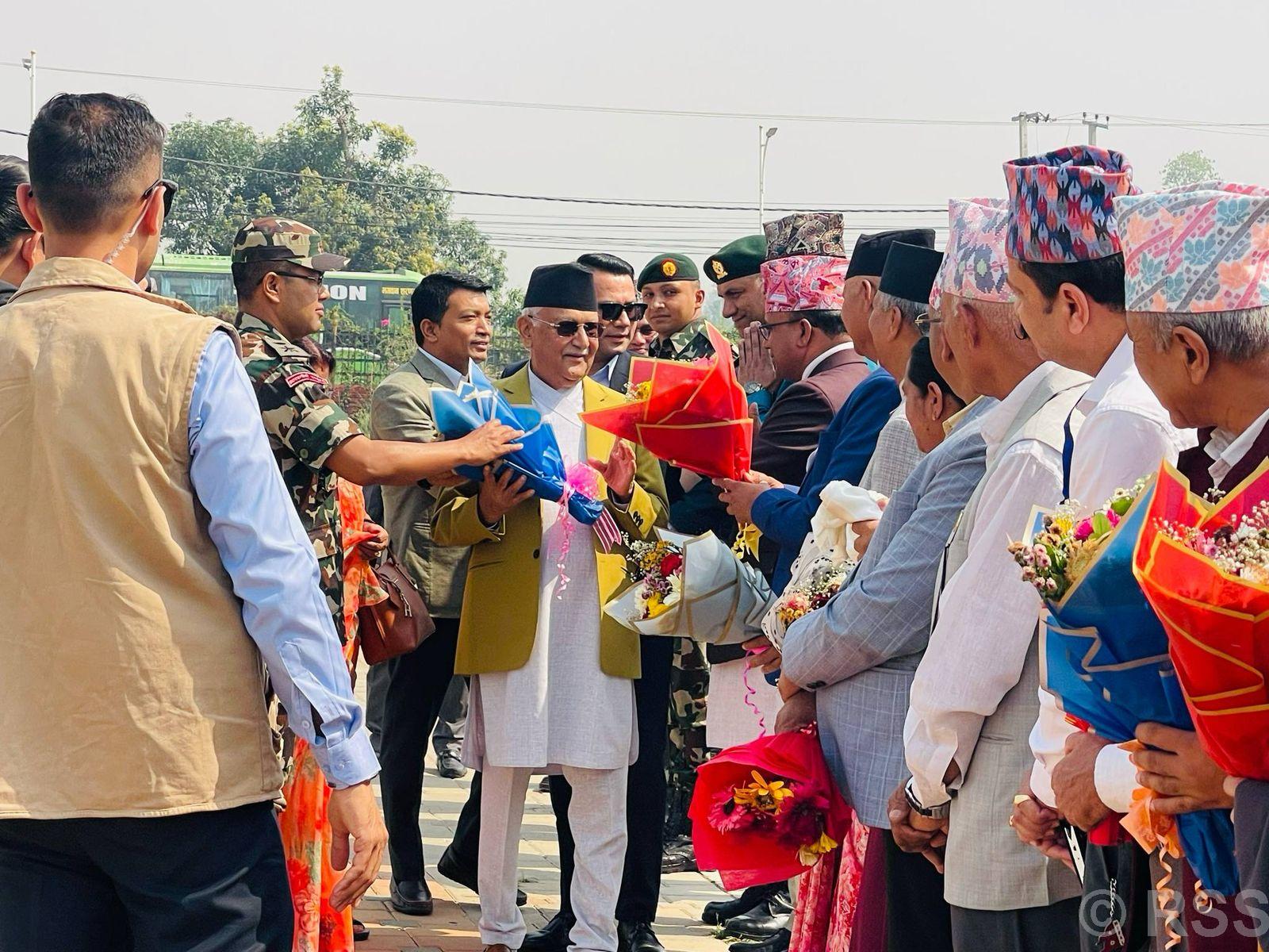 प्रधानमन्त्री ओली लुम्बिनीमा, मुख्यमन्त्री आचार्यद्वारा स्वागत