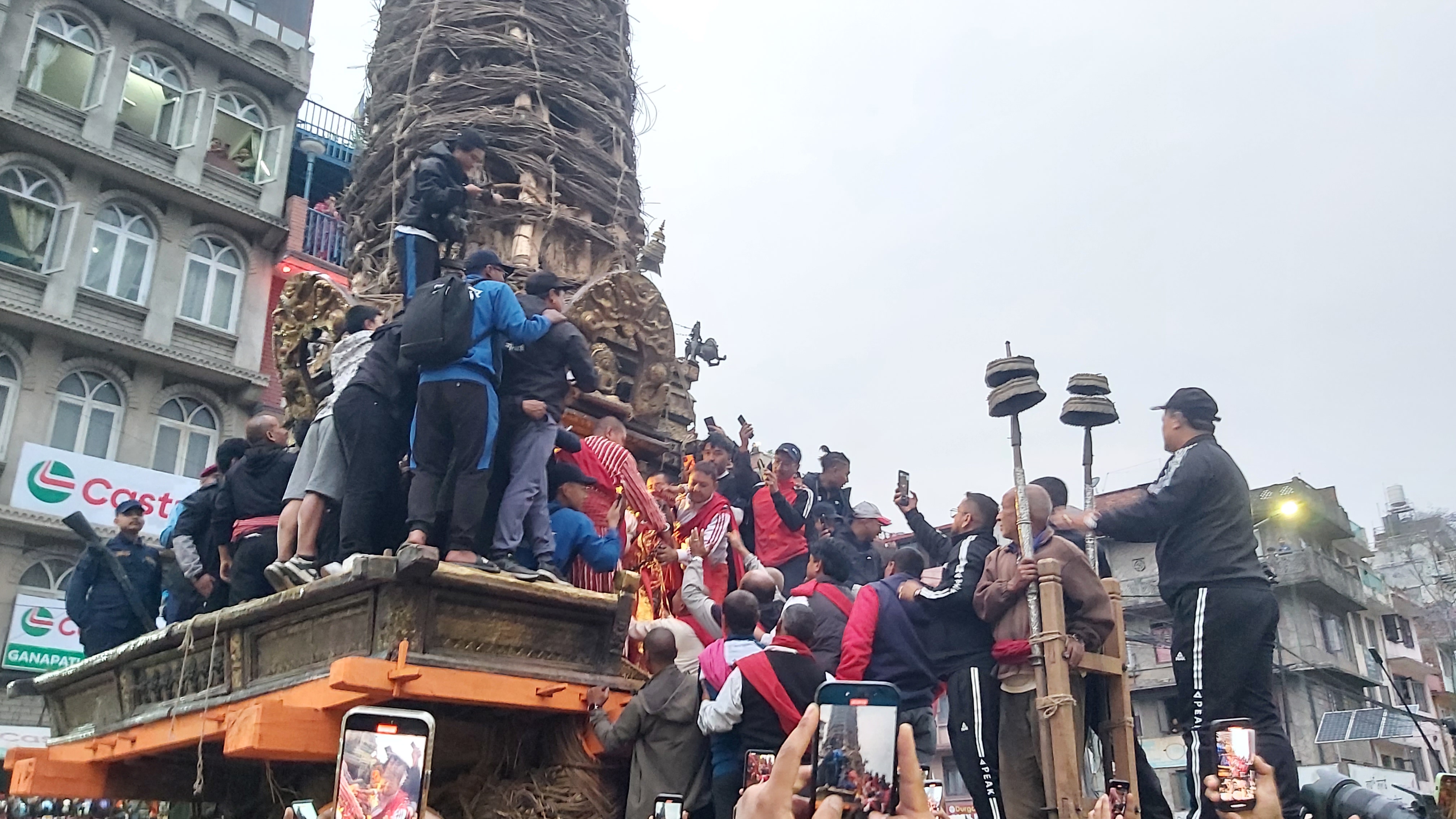 ‘वर्षा र सहकालका देवता’ रातो मच्छिन्द्रनाथको रथारोहण