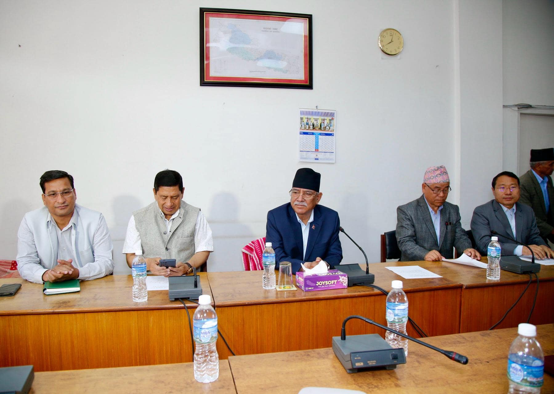 शिक्षकका माग सम्बोधन गर्न जिम्मेवार भूमिका निर्वाह गर्न आफ्ना सांसदलाई प्रचण्डको  निर्देशन
