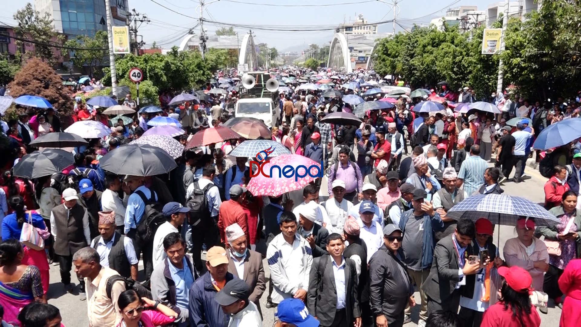 लगातारको शिक्षक आन्दोलनले राजधानीका सडक अस्तव्यस्त (तस्बिर)