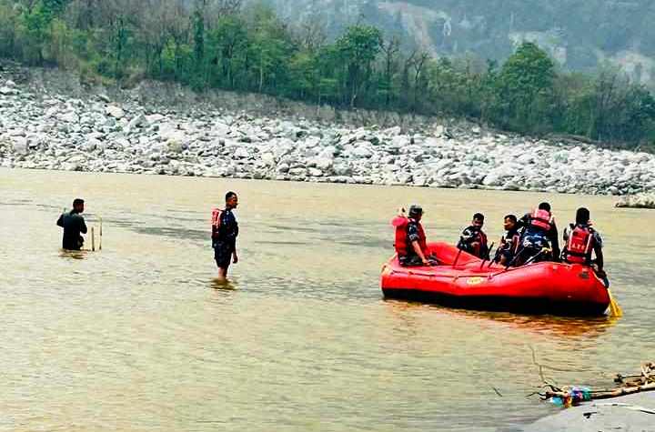 अझै भेटिएनन् सप्तकोशीमा बगेका मामाभाञ्जा