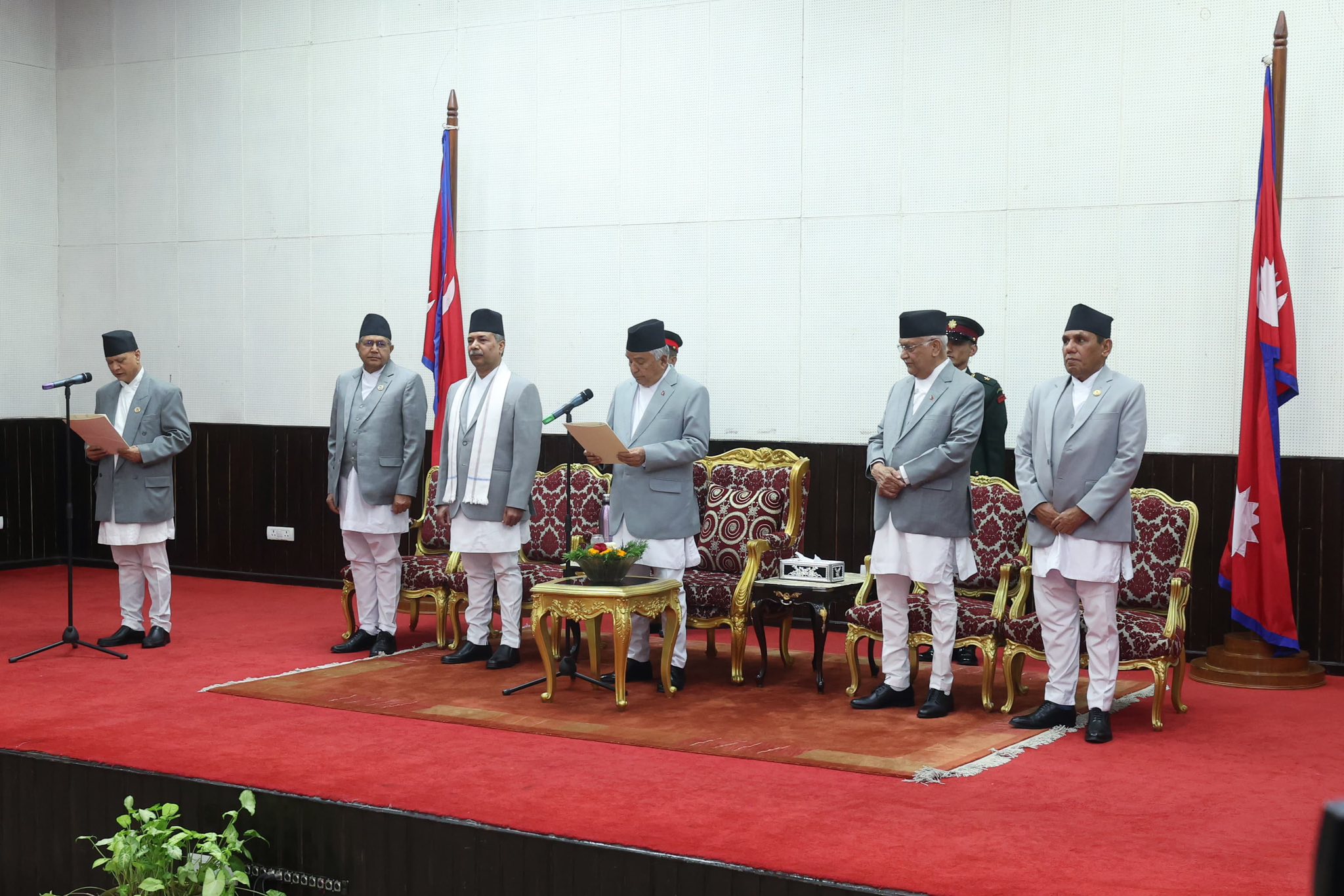 नवनियुक्त शिक्षामन्त्री पन्तले लिए शपथ