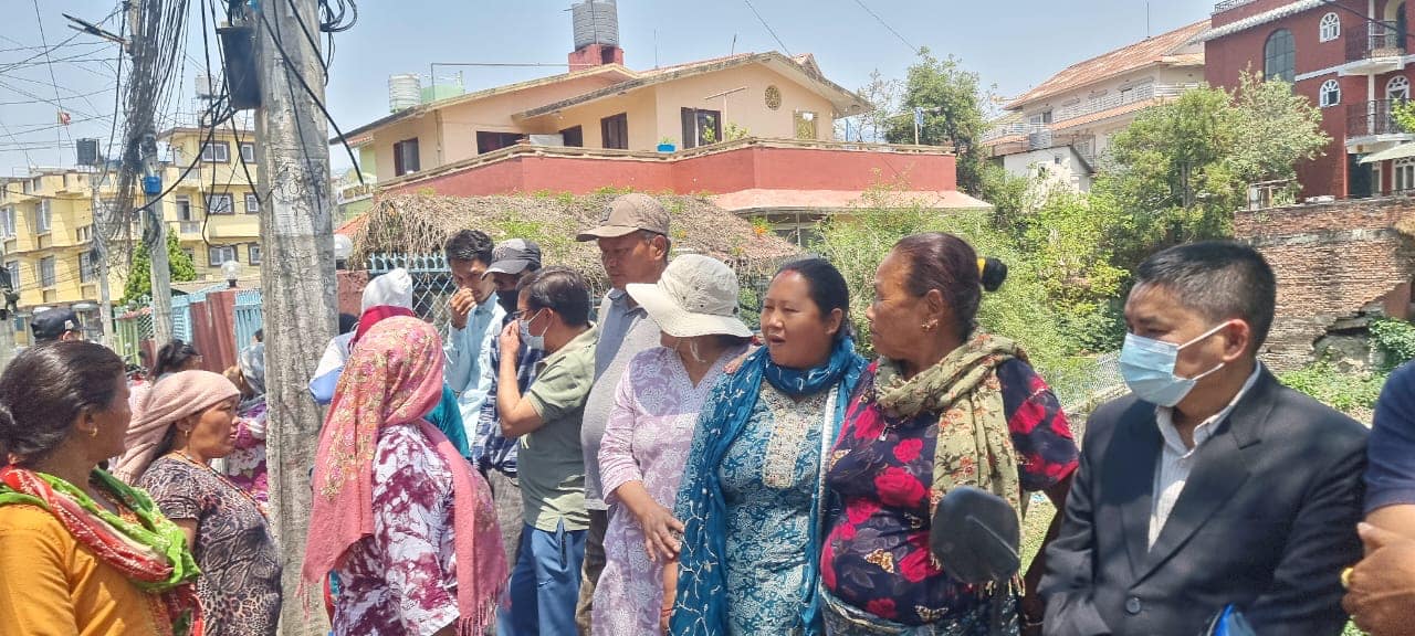 पाकिस्तानी सेना प्रमुखको फोटोमा जुत्ता प्रहार