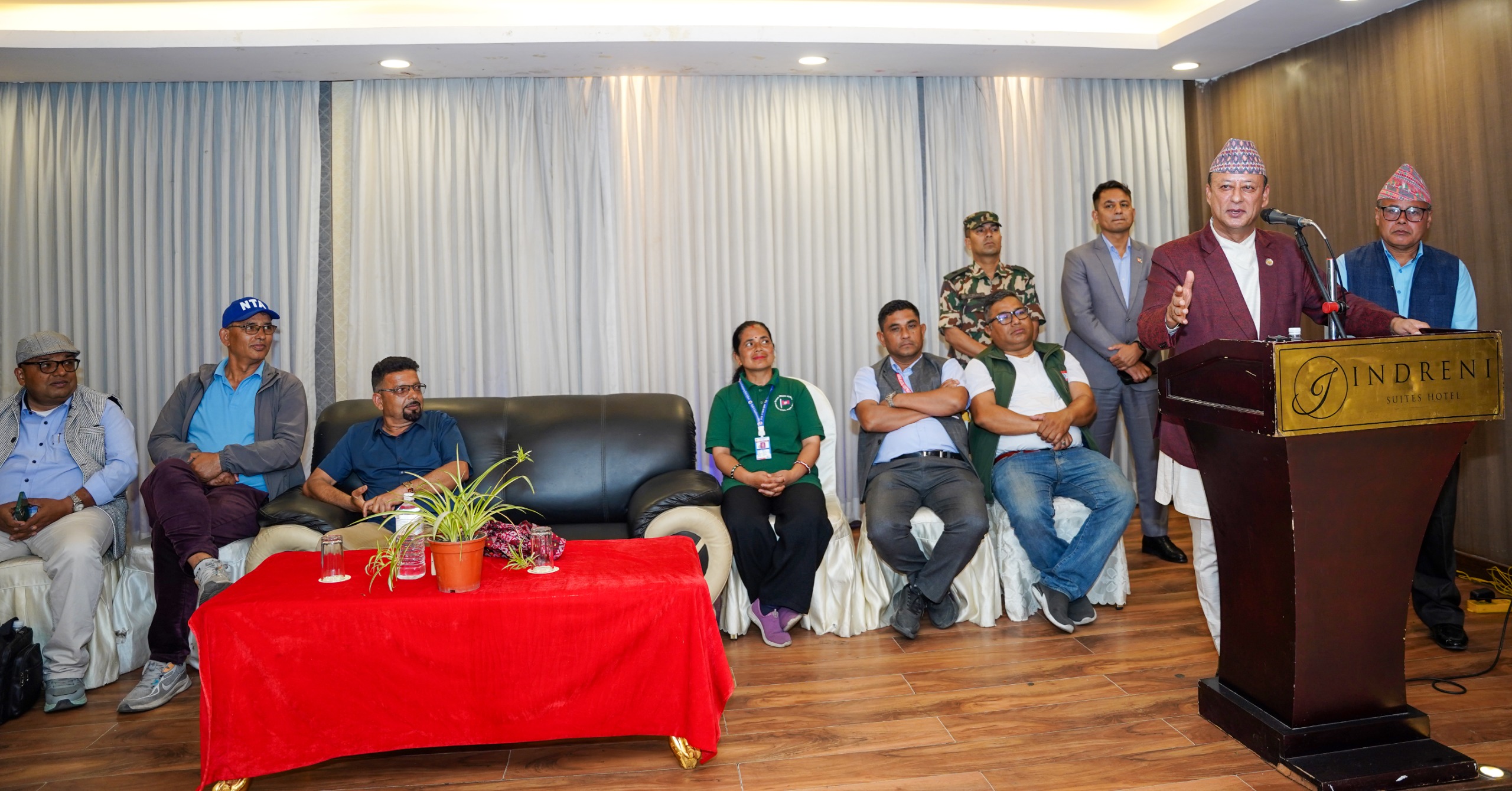 शिक्षकले उठाएका माग समाधानमा सरकार गम्भीर छ: ऊर्जामन्त्री खड्का