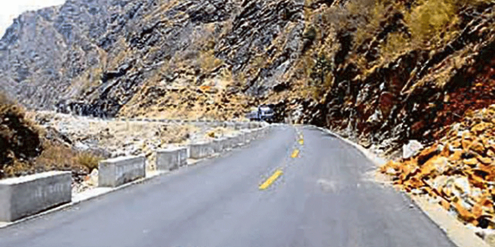 पहिरोले अवरुद्ध उत्तर दक्षिण कोशी राजमार्ग १० घण्टापछि सञ्चालन