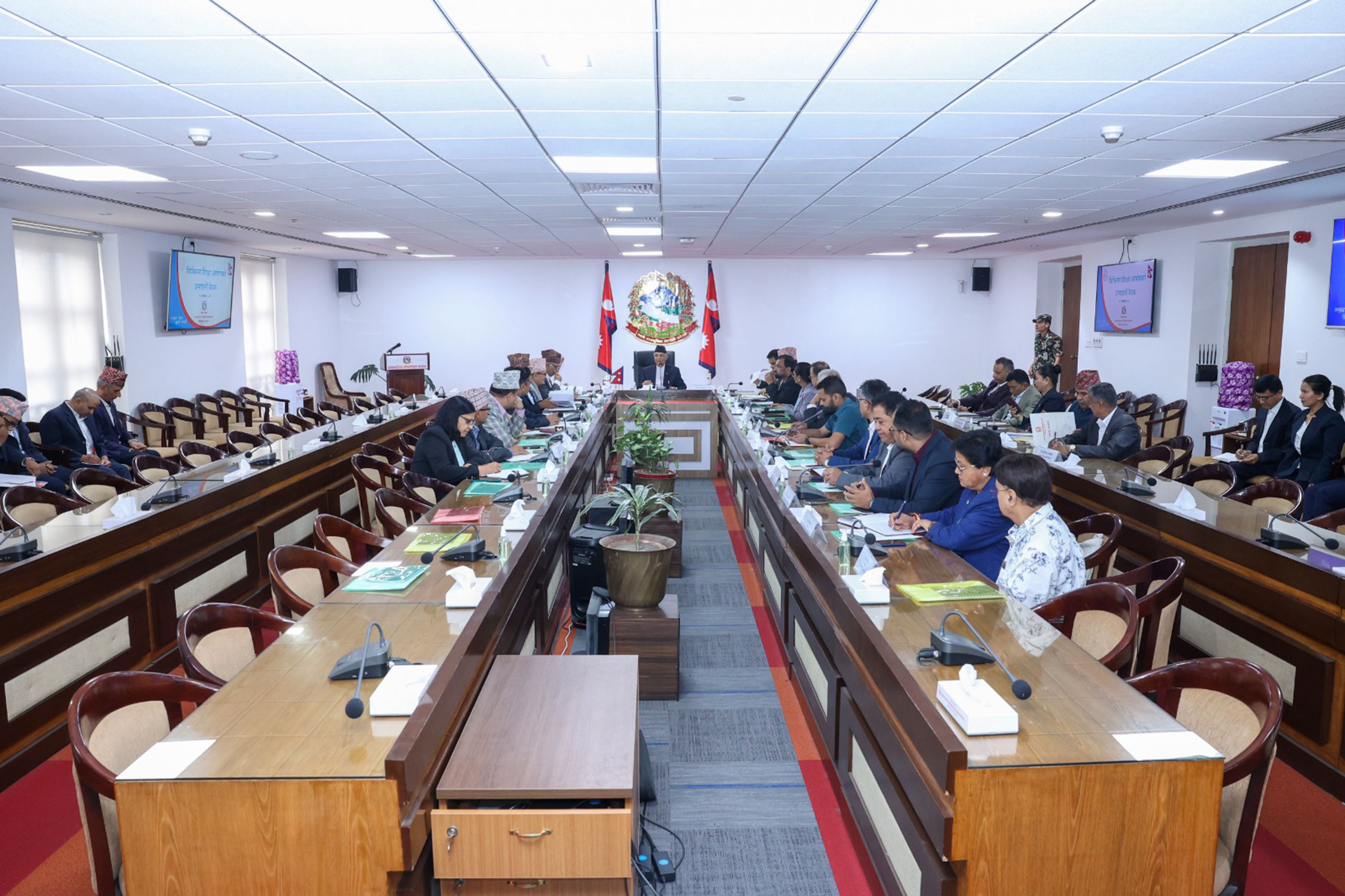 चिकित्सा शिक्षा आयोगको बैठक: आवासीय चिकित्सकको आन्दोलन फिर्ता गर्न आग्रह