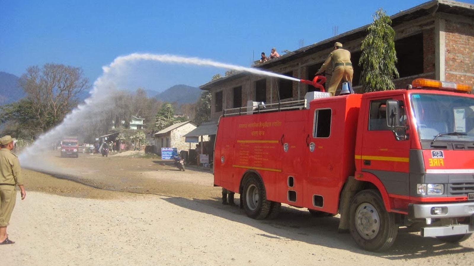 दमकल हेर्ने रहरले आफ्नै घरमा आगो लगाएपछि…