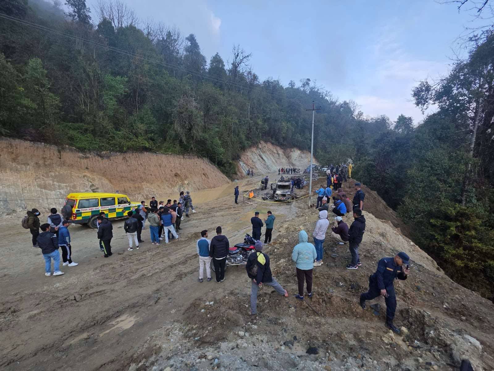 पाथीभरा जाँदै गरेको जिपमा आगलागी, चार जनाको मृत्यु
