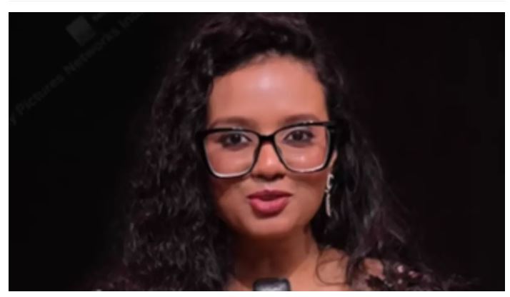 मानुषी घोषले जीतिन इन्डियन आइडलः१५ को उपाधी