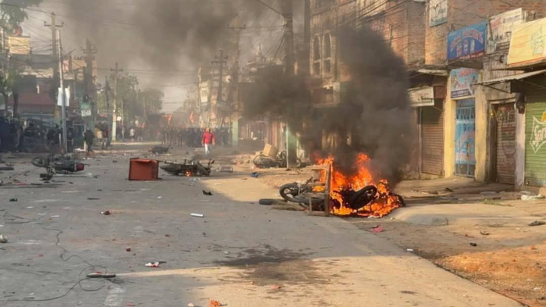वीरगञ्जमा दुई समूहबीच झडप, अवस्था तनावग्रस्त (फोटोफिचर)