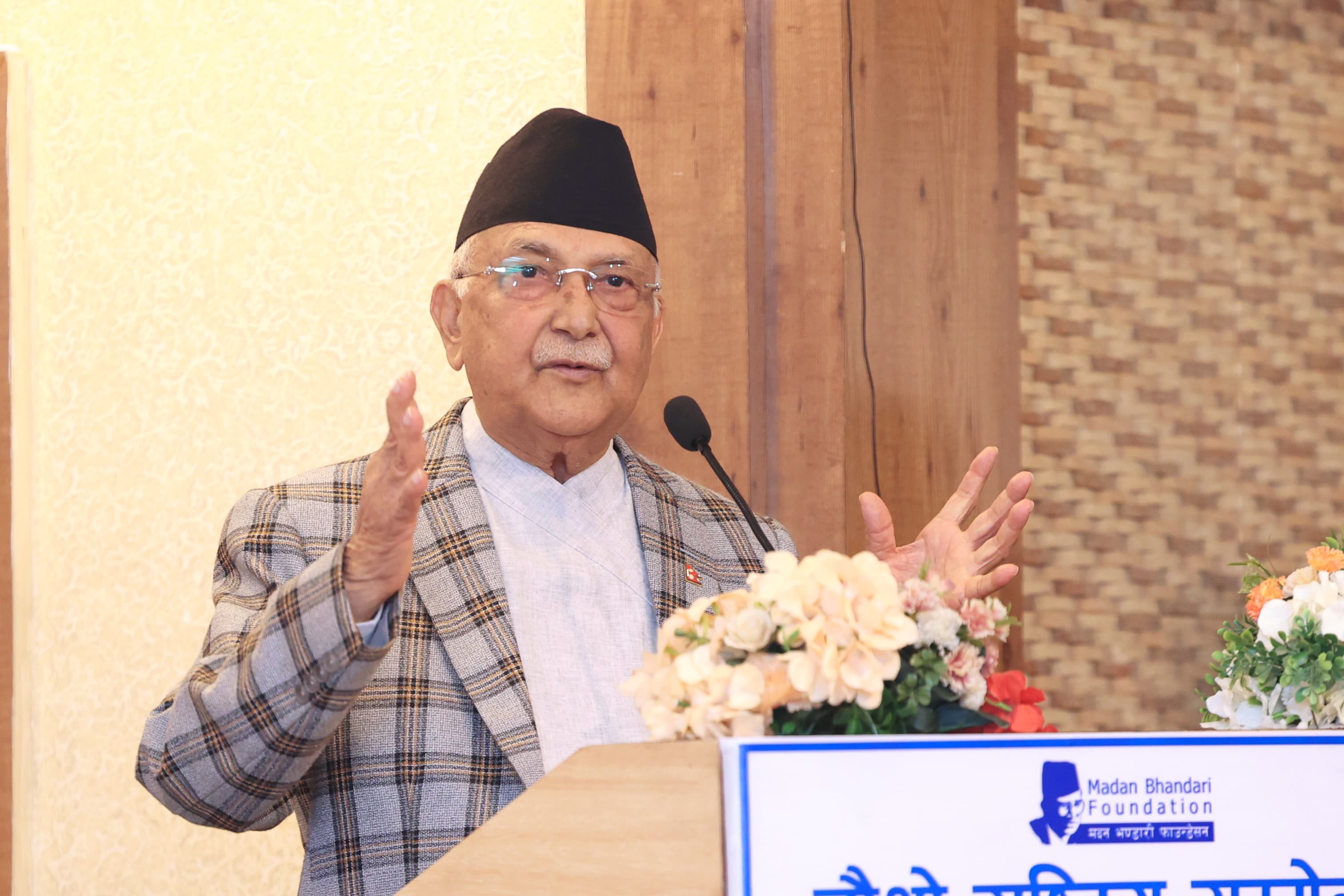 गगन थापासँग प्रधानमन्त्री आक्रोशित, बेडरुमसम्म बिचौलियाको पहुँच भएको प्रमाण दिन चुनौती