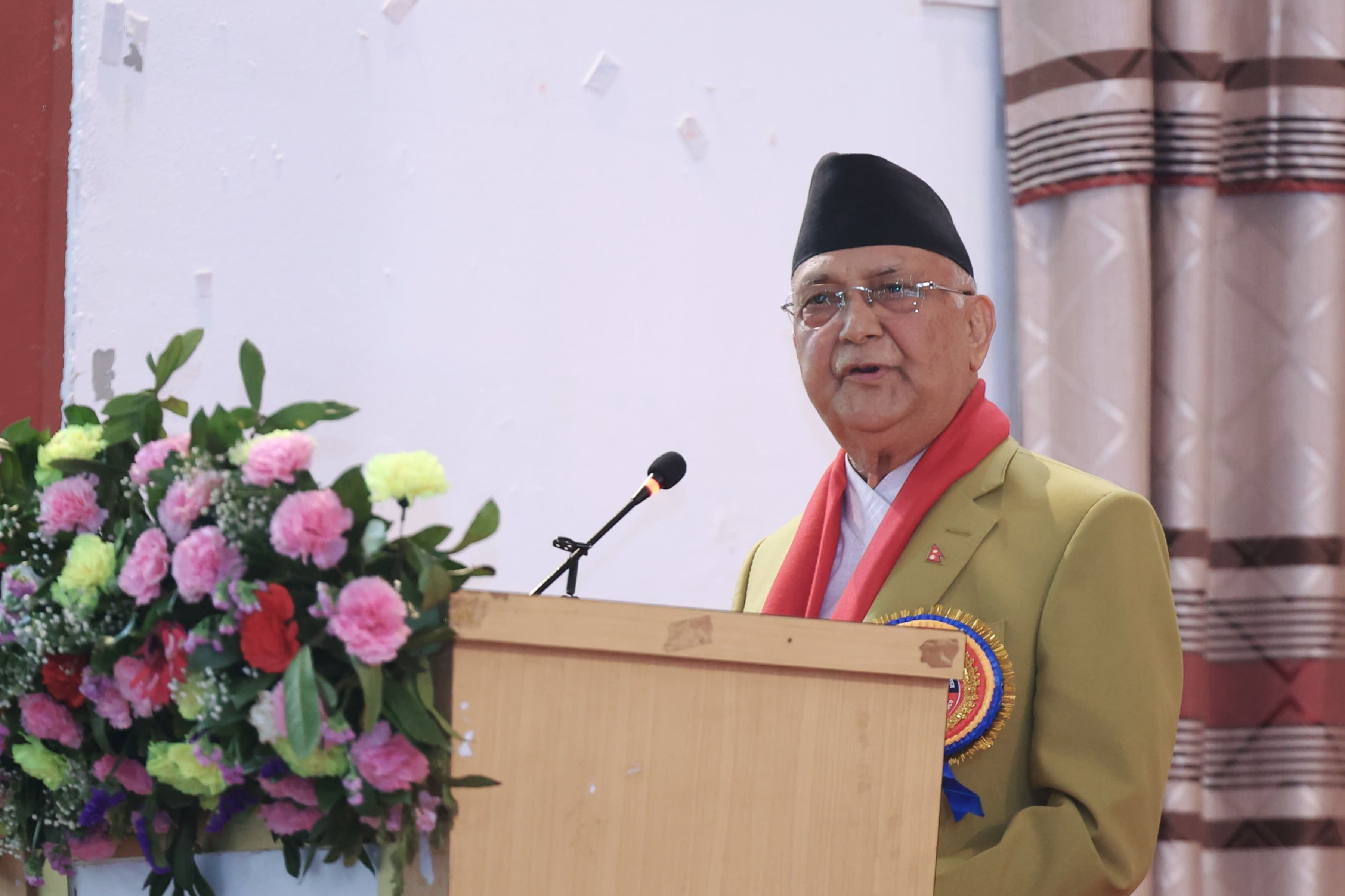 शिक्षकहरूलाई प्रधानमन्त्रीको आग्रह– अविलम्ब वार्तामा बसेर विद्यालयमा फर्कनुस्