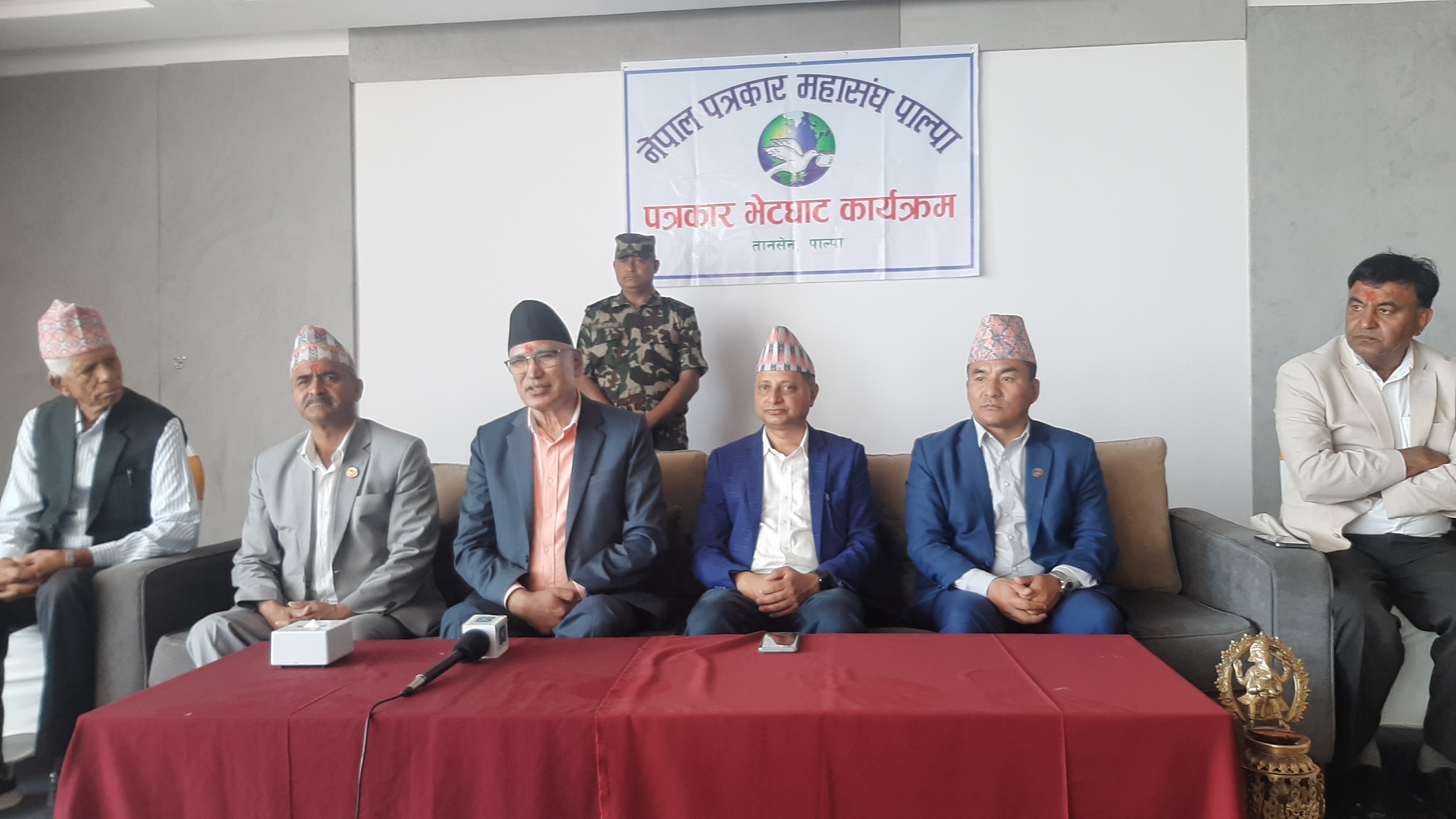 अर्थतन्त्र सुधारका लागि उच्चस्तरीय आयोगका सुझावलाई कार्यान्वयन गर्छौंः अर्थमन्त्री पौडेल