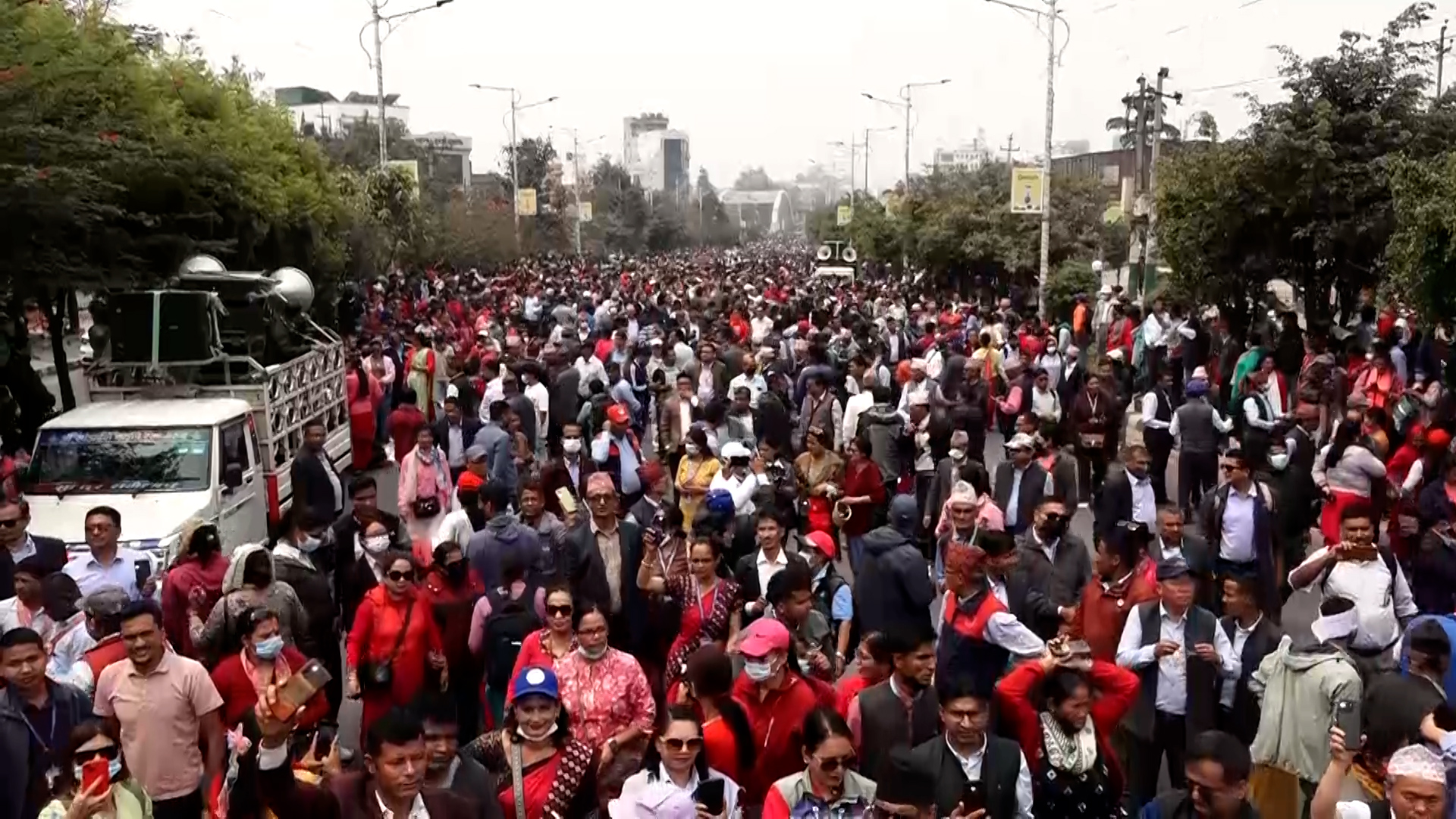 दिउँसै बत्ती बालेर शिक्षक आन्दोलनमा सरकारको खोजी (तस्बिरहरू)